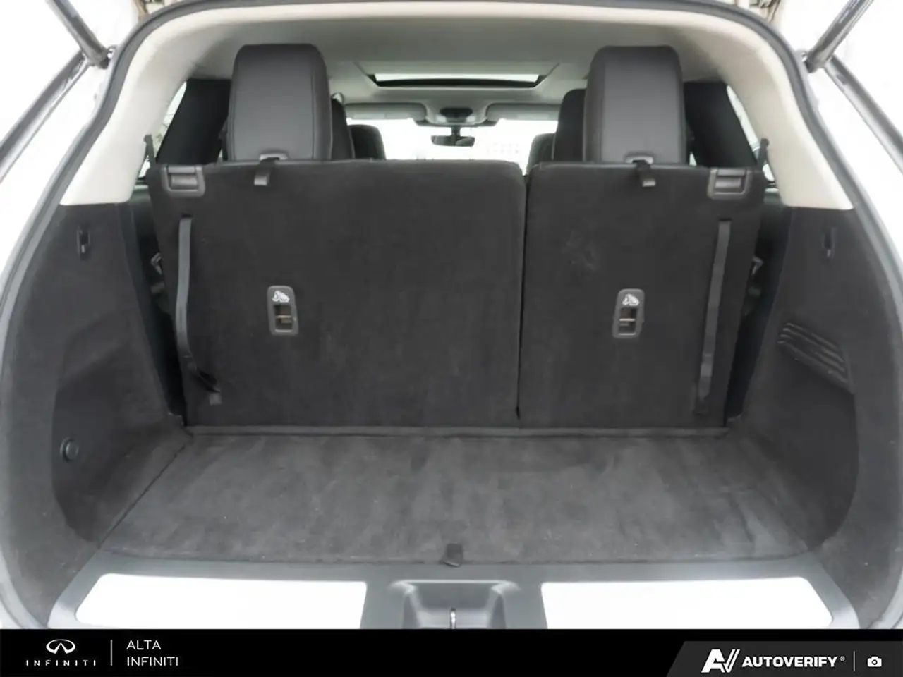 Infiniti QX60 снимка Infiniti QX60