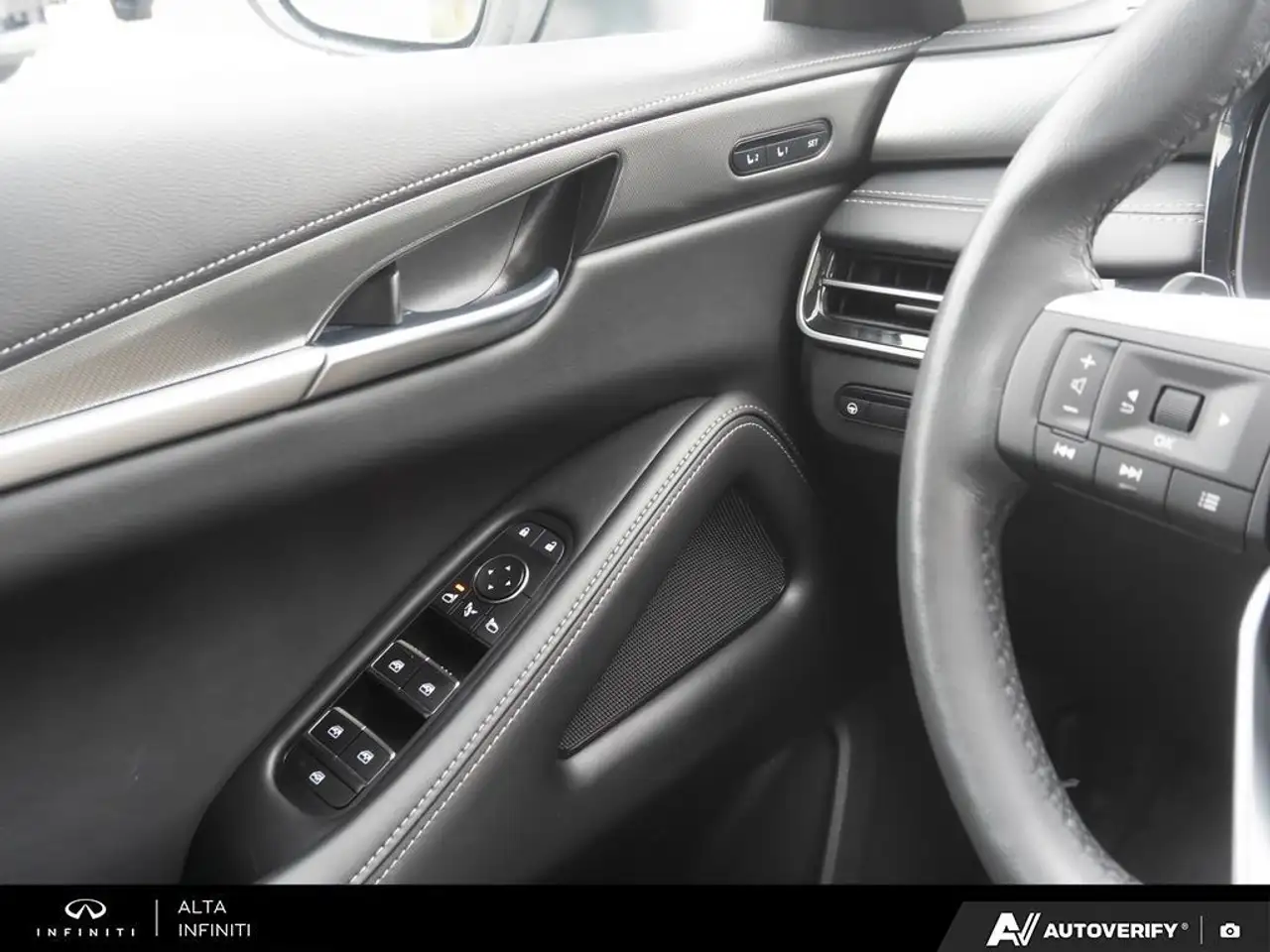 Infiniti QX60 снимка Infiniti QX60