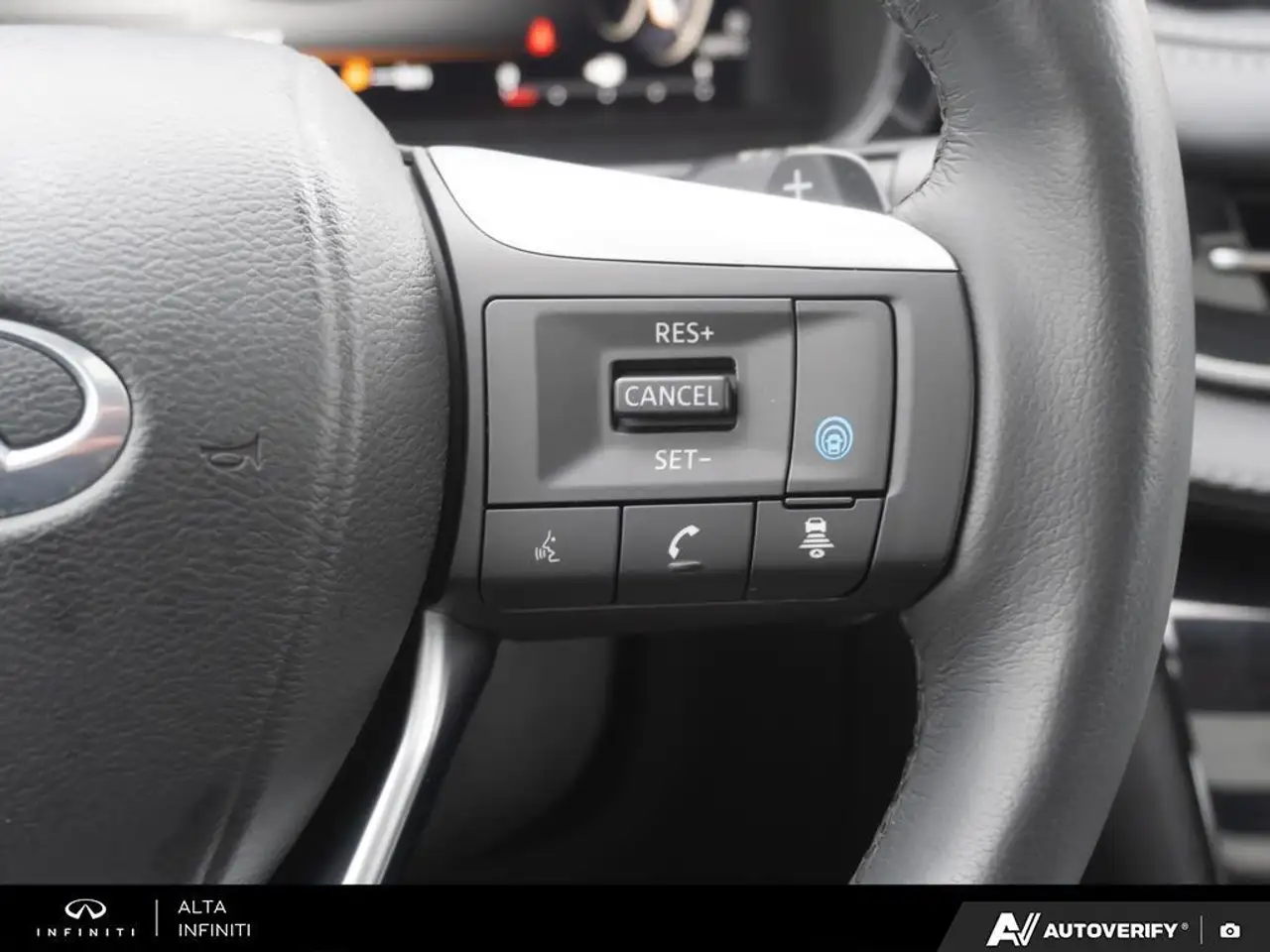 Infiniti QX60 снимка Infiniti QX60