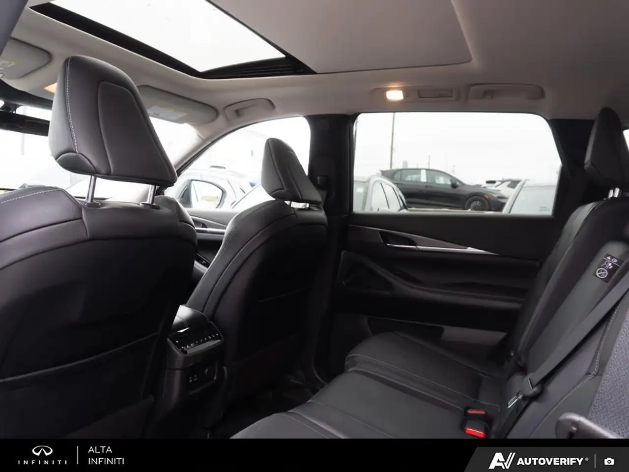 Infiniti QX60 снимка Infiniti QX60