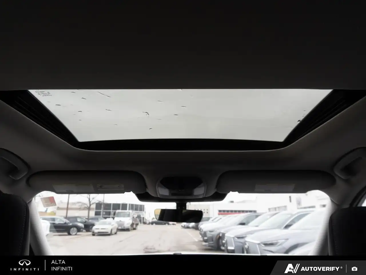 Infiniti QX60 снимка Infiniti QX60