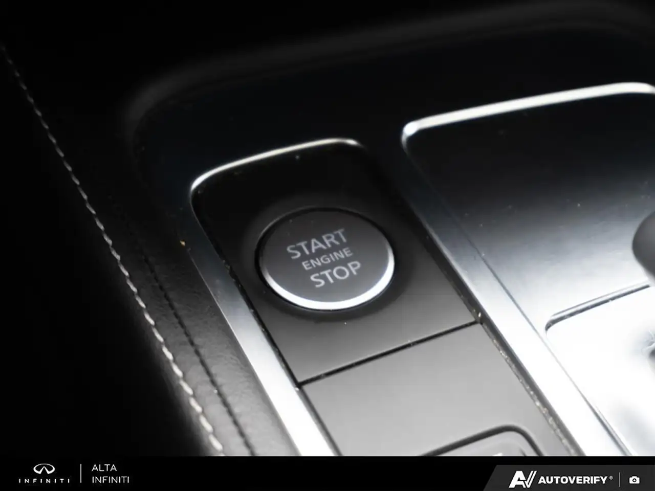 Infiniti QX60 снимка Infiniti QX60