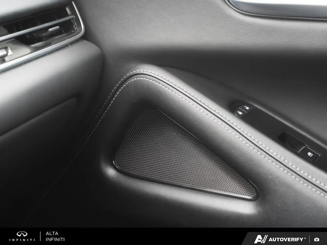 Infiniti QX60 снимка Infiniti QX60
