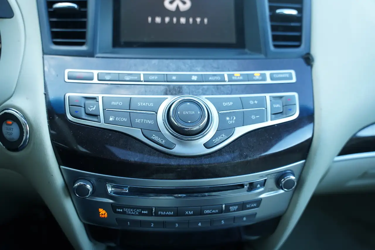 Infiniti QX60 снимка Infiniti QX60