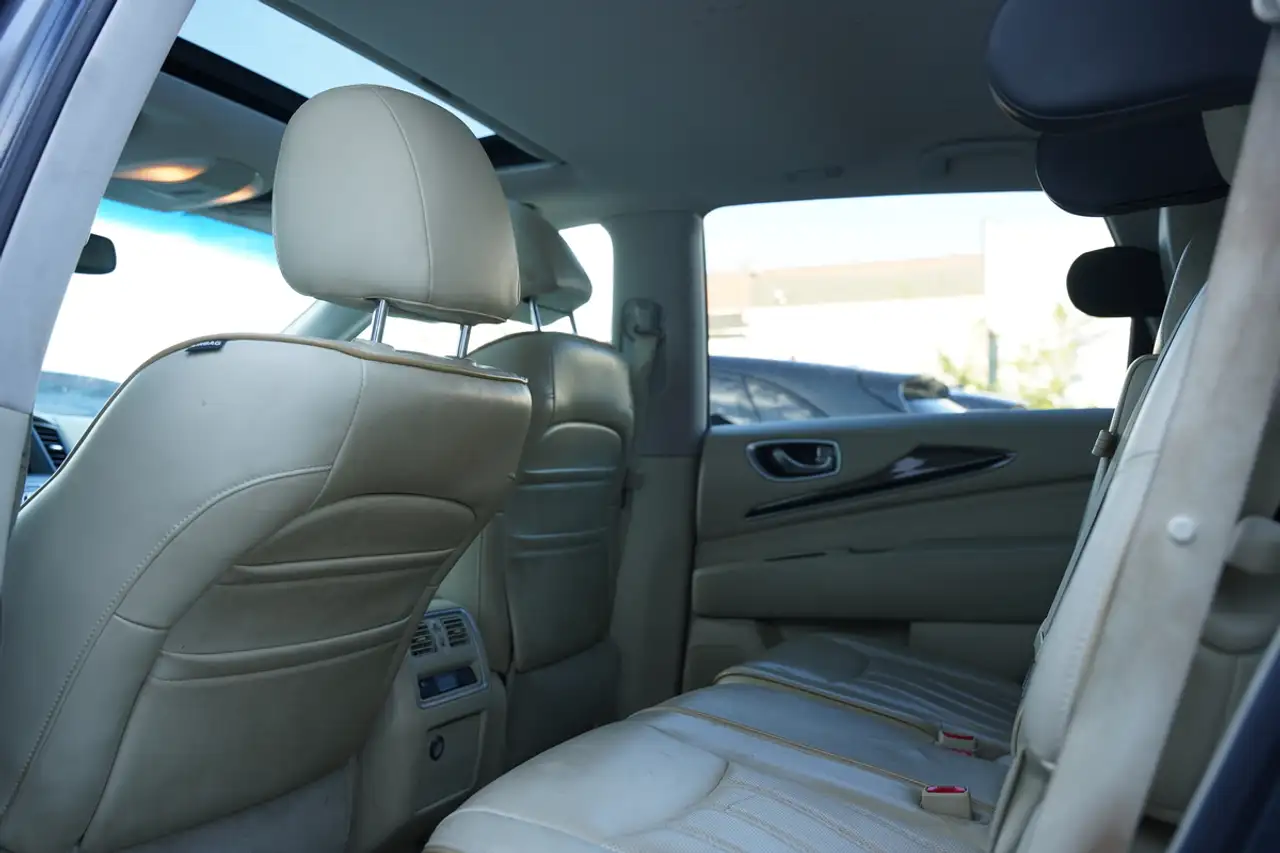 Infiniti QX60 снимка Infiniti QX60