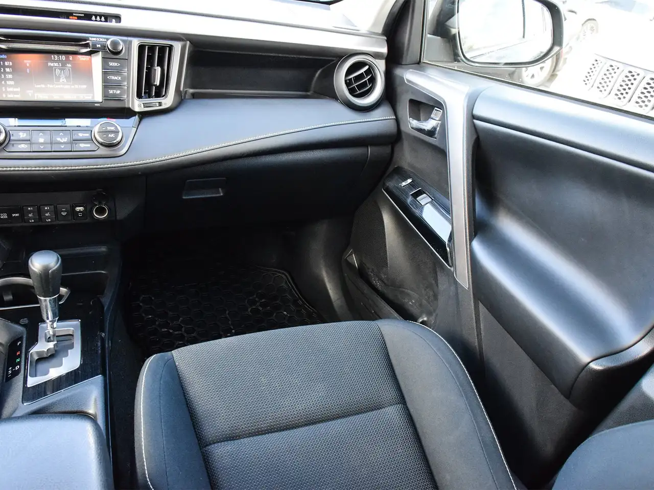 Toyota RAV 4 photo Toyota RAV 4