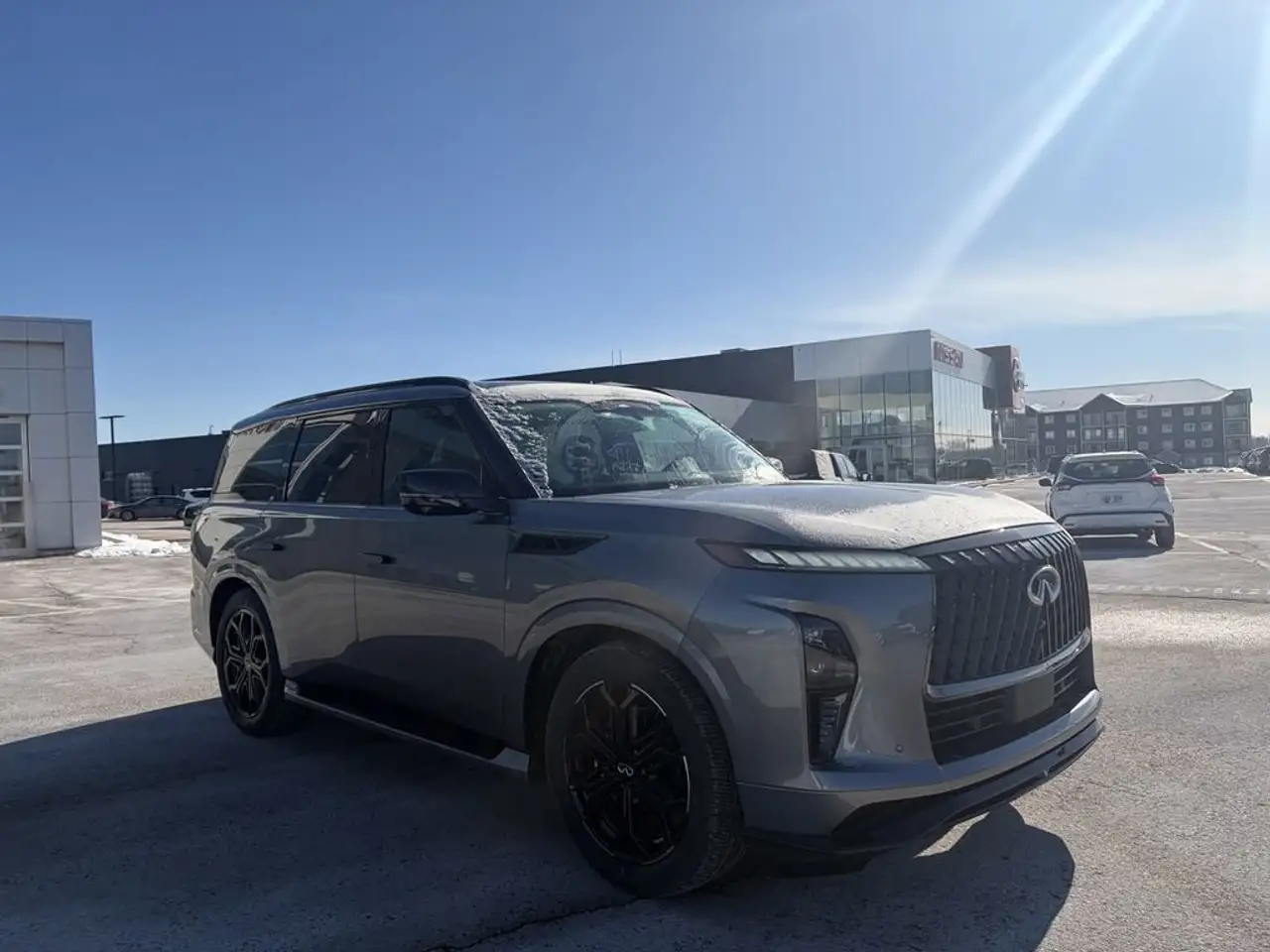 Infiniti QX80 снимка Infiniti QX80