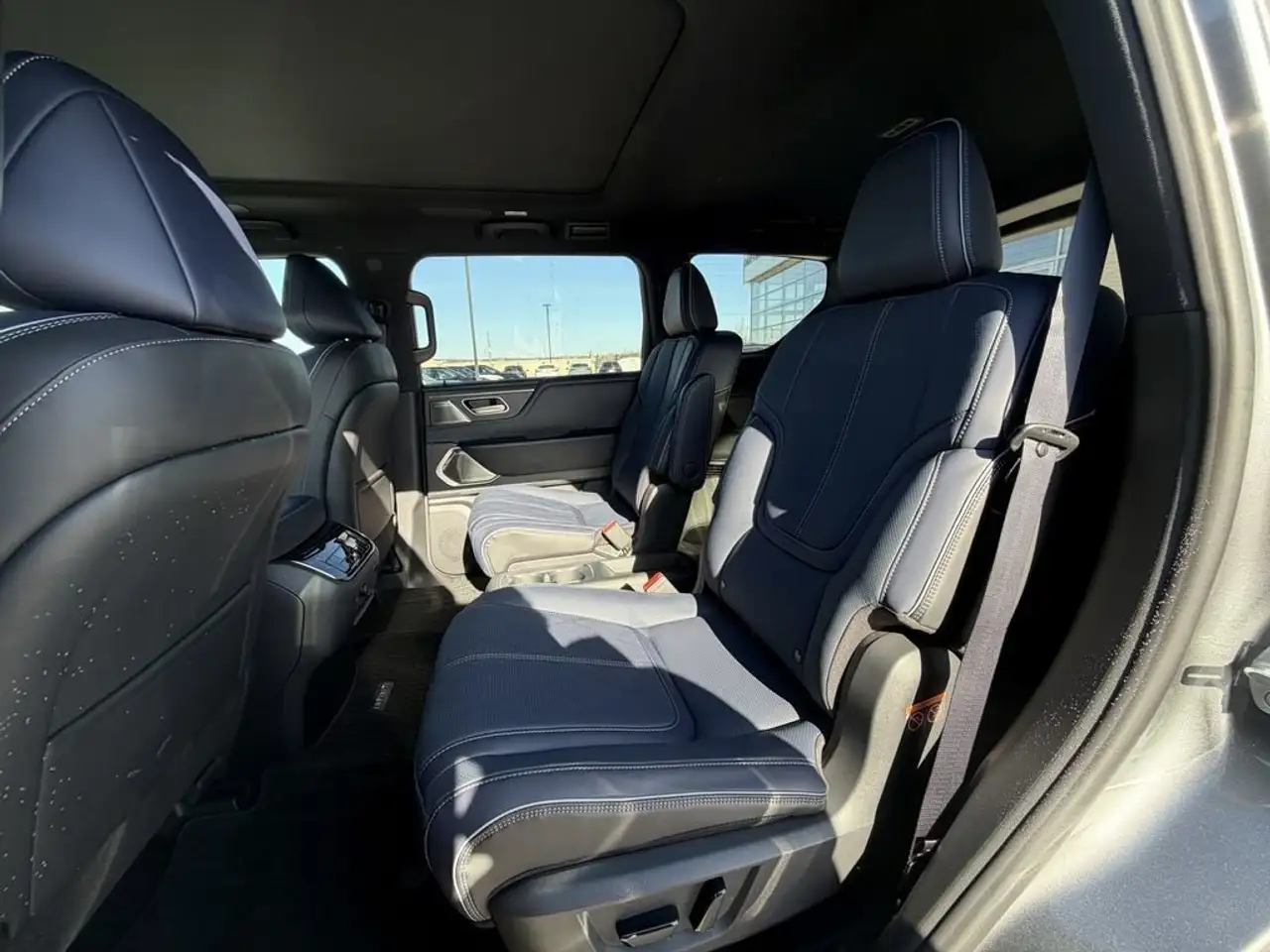 Infiniti QX80 снимка Infiniti QX80