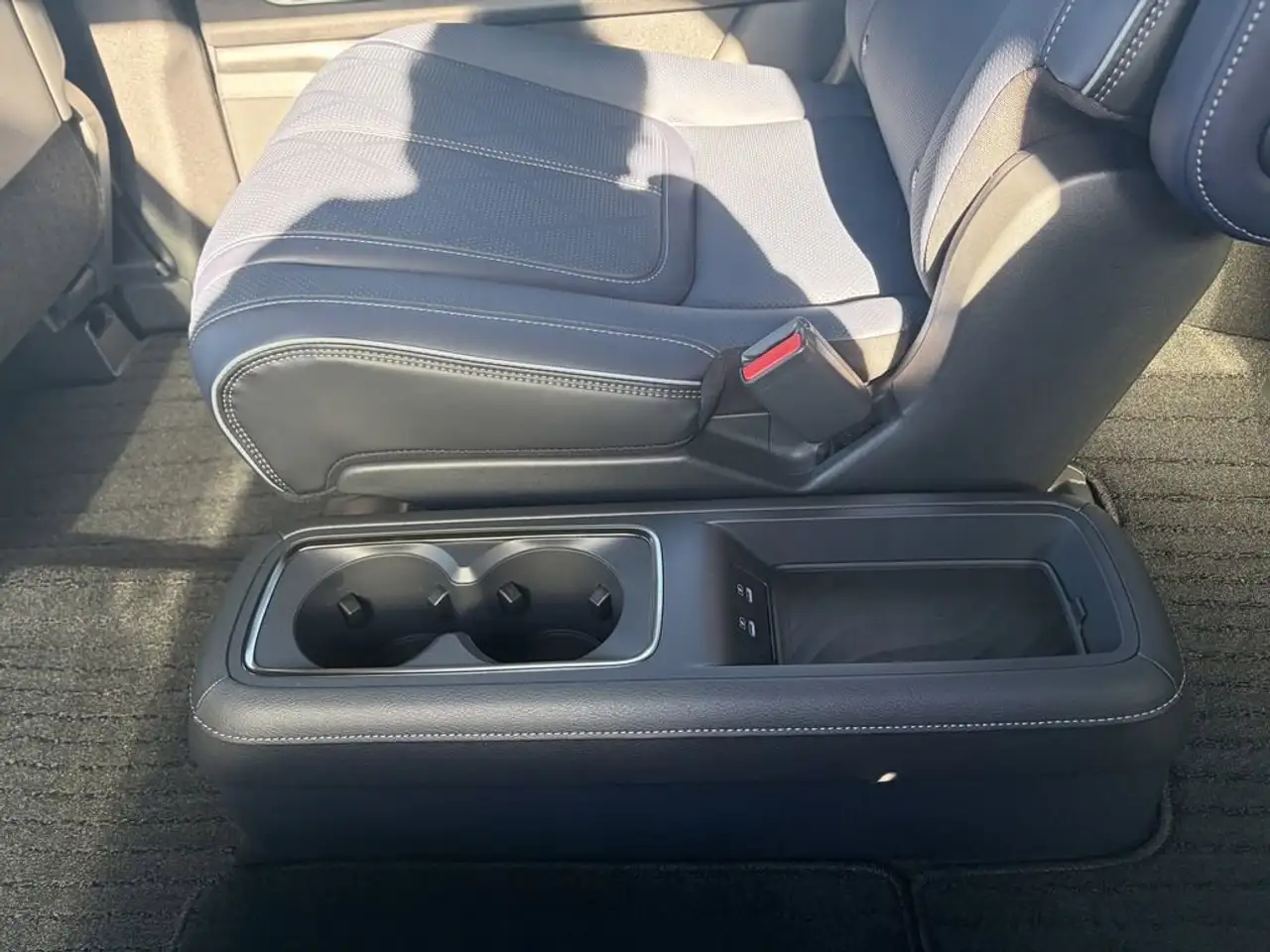 Infiniti QX80 снимка Infiniti QX80