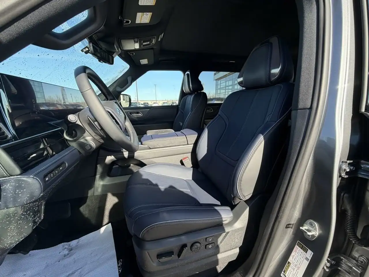 Infiniti QX80 снимка Infiniti QX80