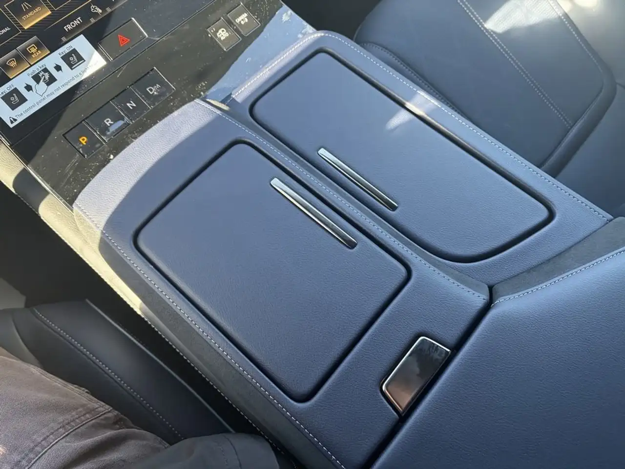Infiniti QX80 снимка Infiniti QX80