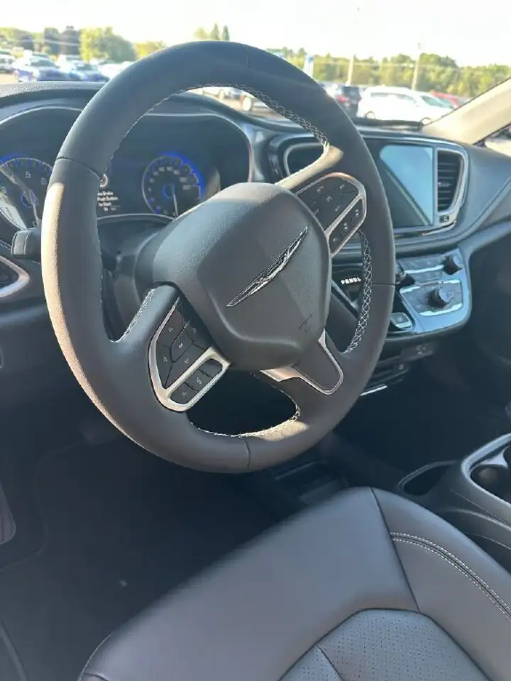 Chrysler Pacifica снимка Chrysler Pacifica