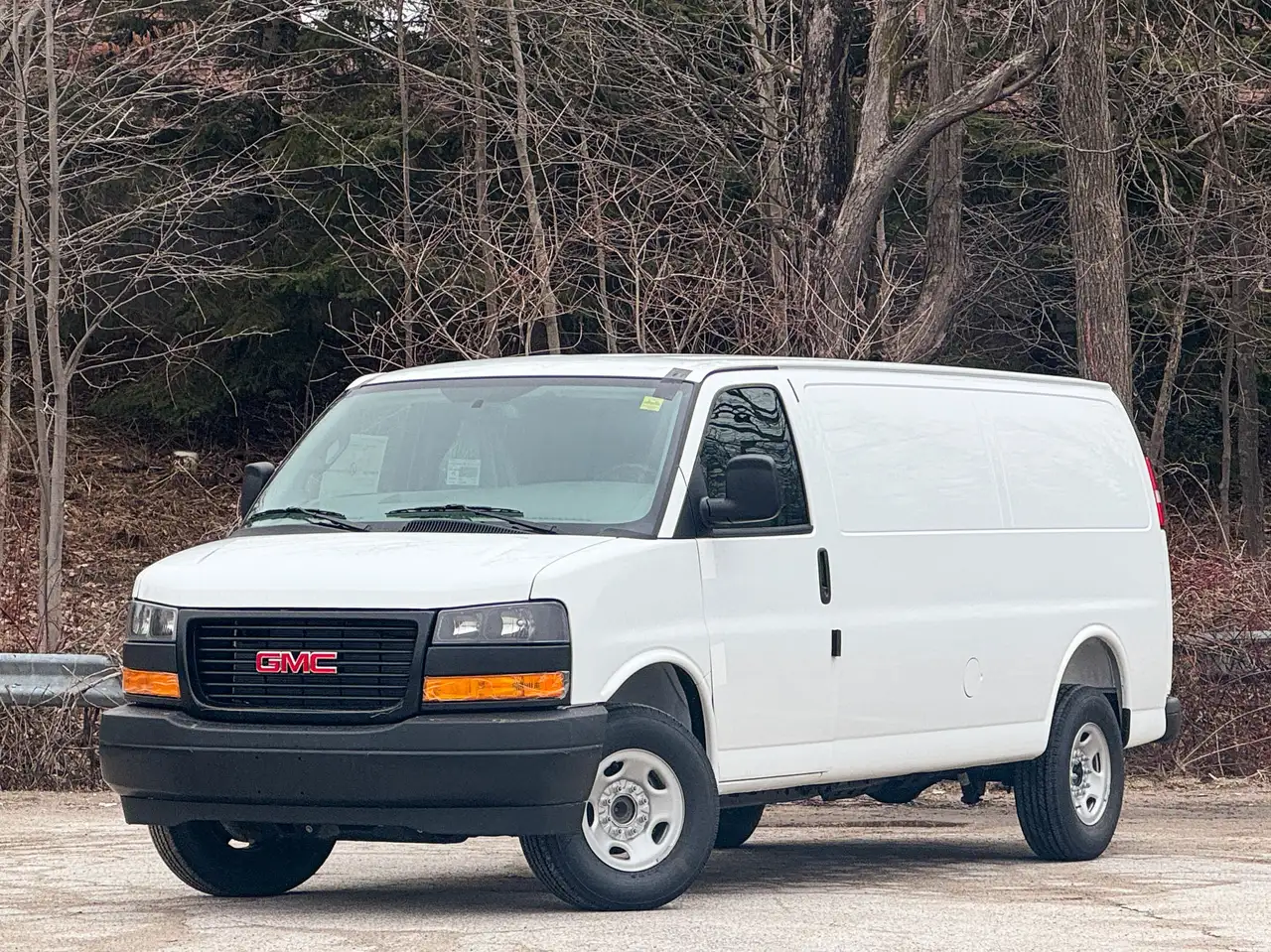 GMC Savana снимка GMC Savana