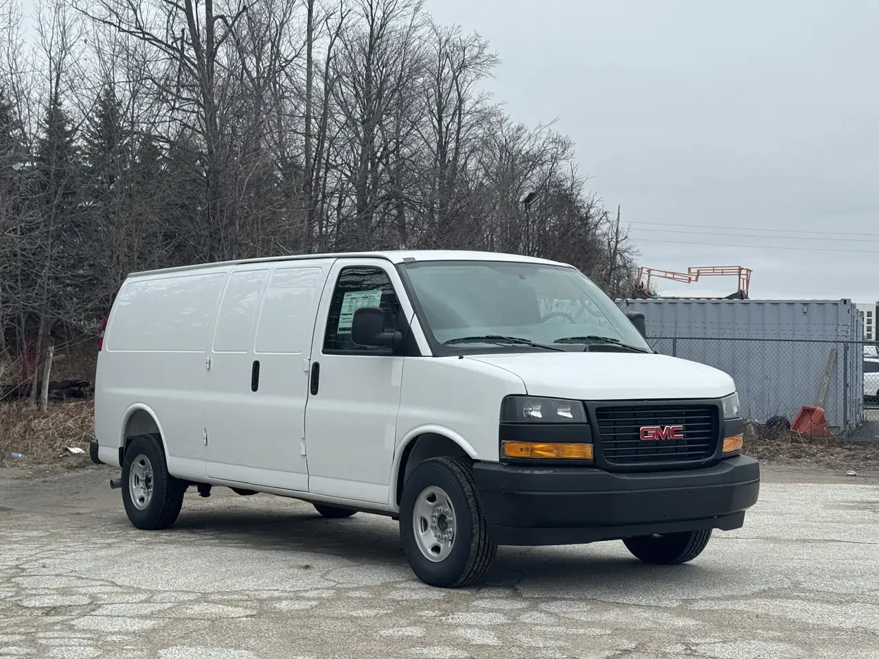 GMC Savana снимка GMC Savana