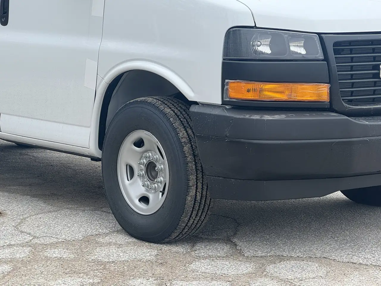 GMC Savana снимка GMC Savana