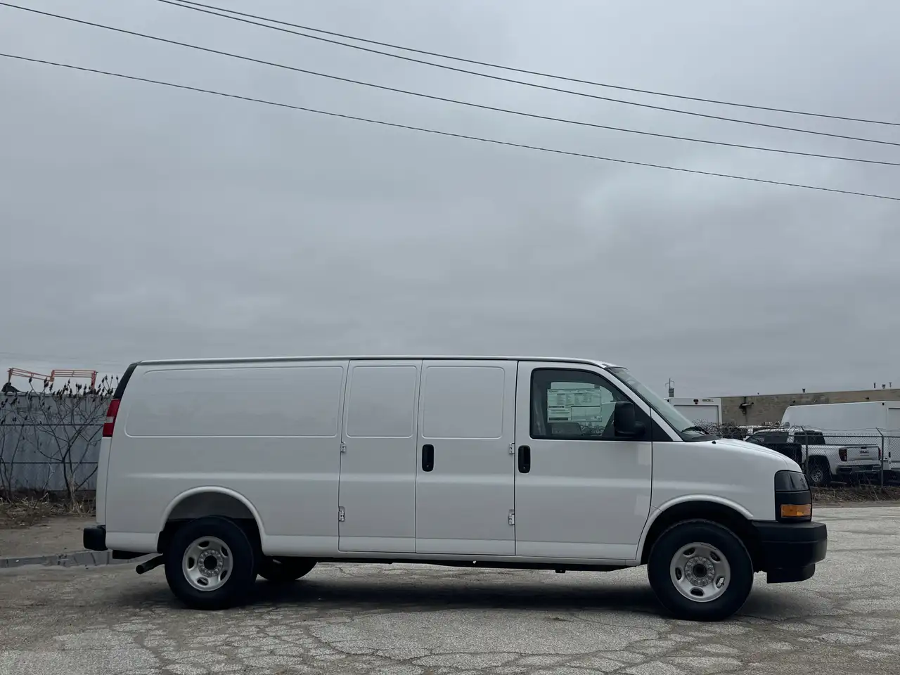 GMC Savana снимка GMC Savana