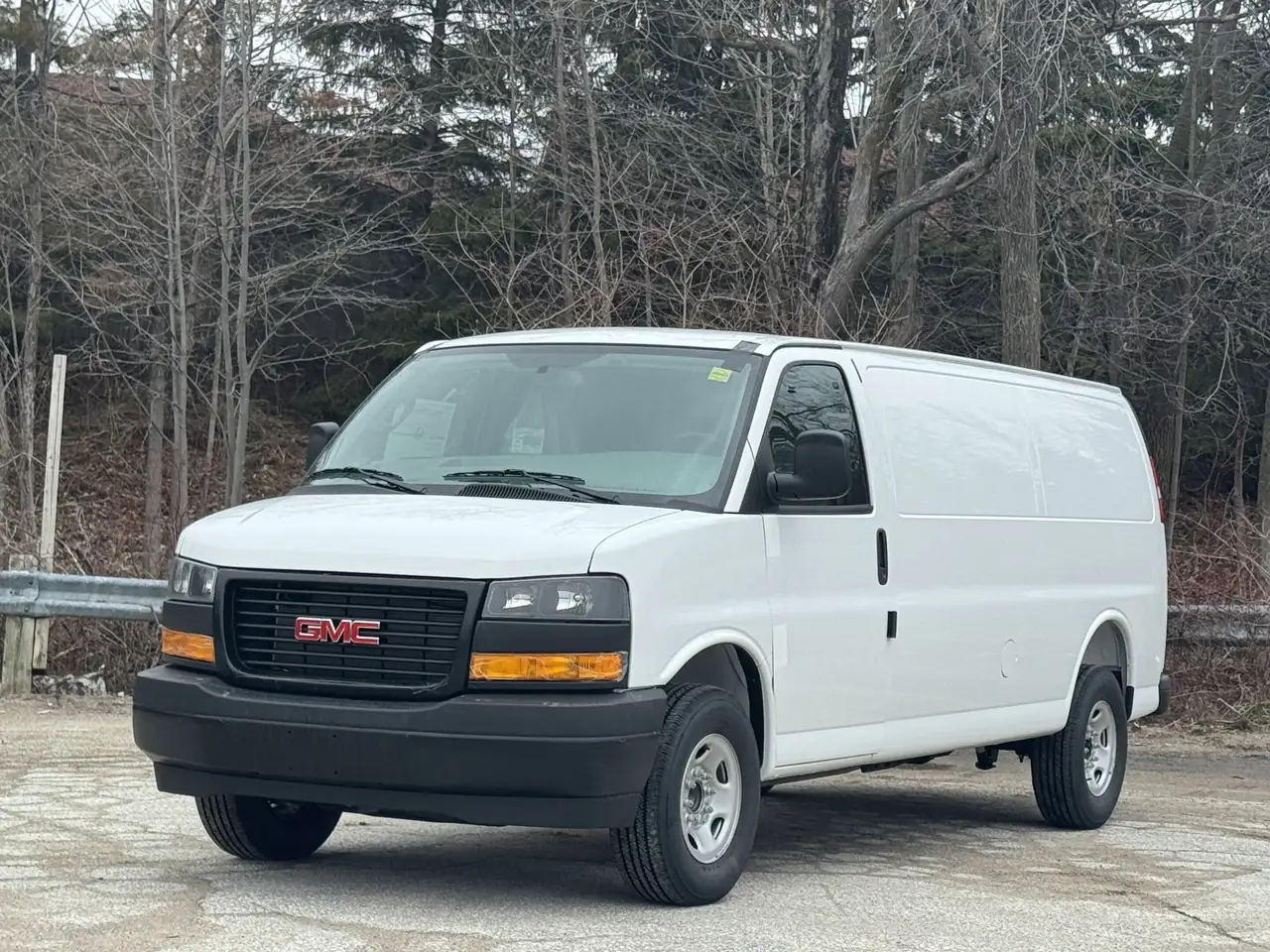 GMC Savana снимка GMC Savana