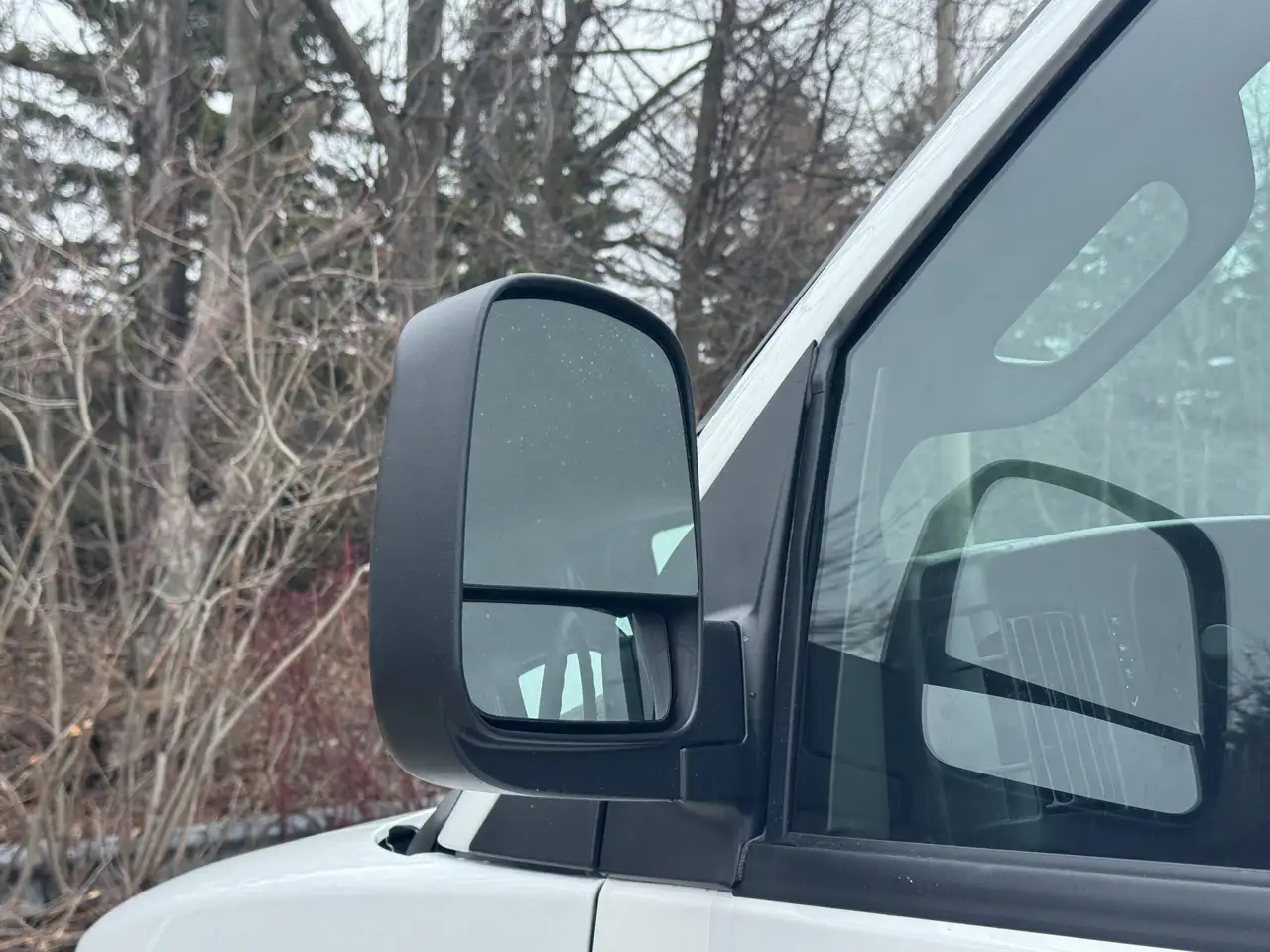 GMC Savana снимка GMC Savana
