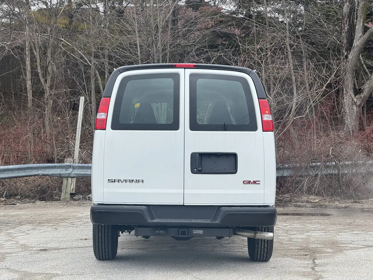 GMC Savana снимка GMC Savana