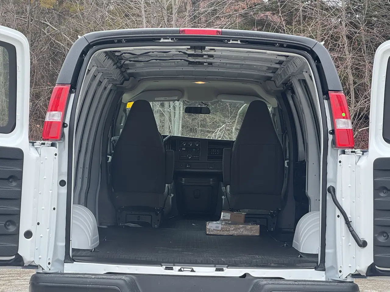 GMC Savana снимка GMC Savana