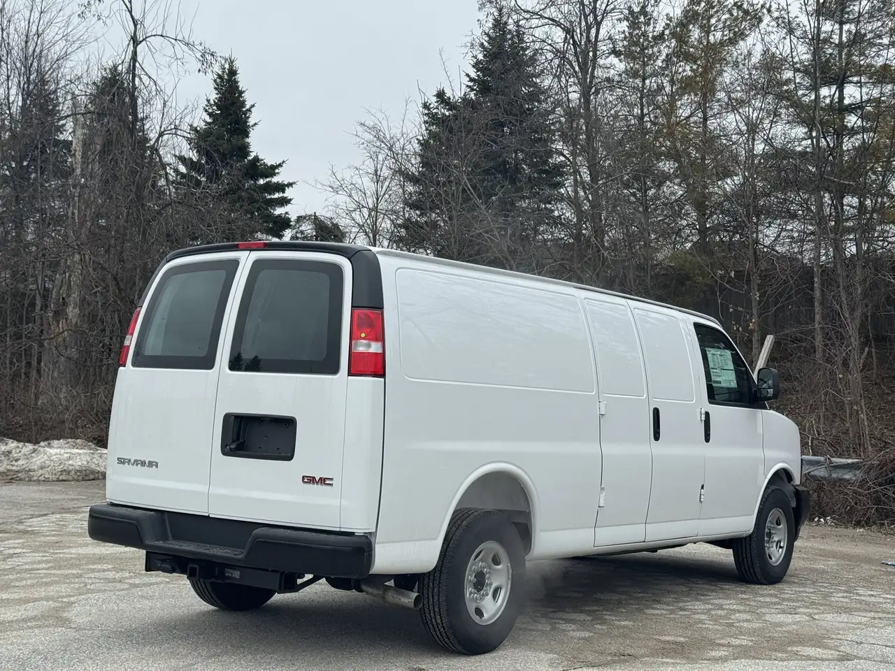 GMC Savana снимка GMC Savana