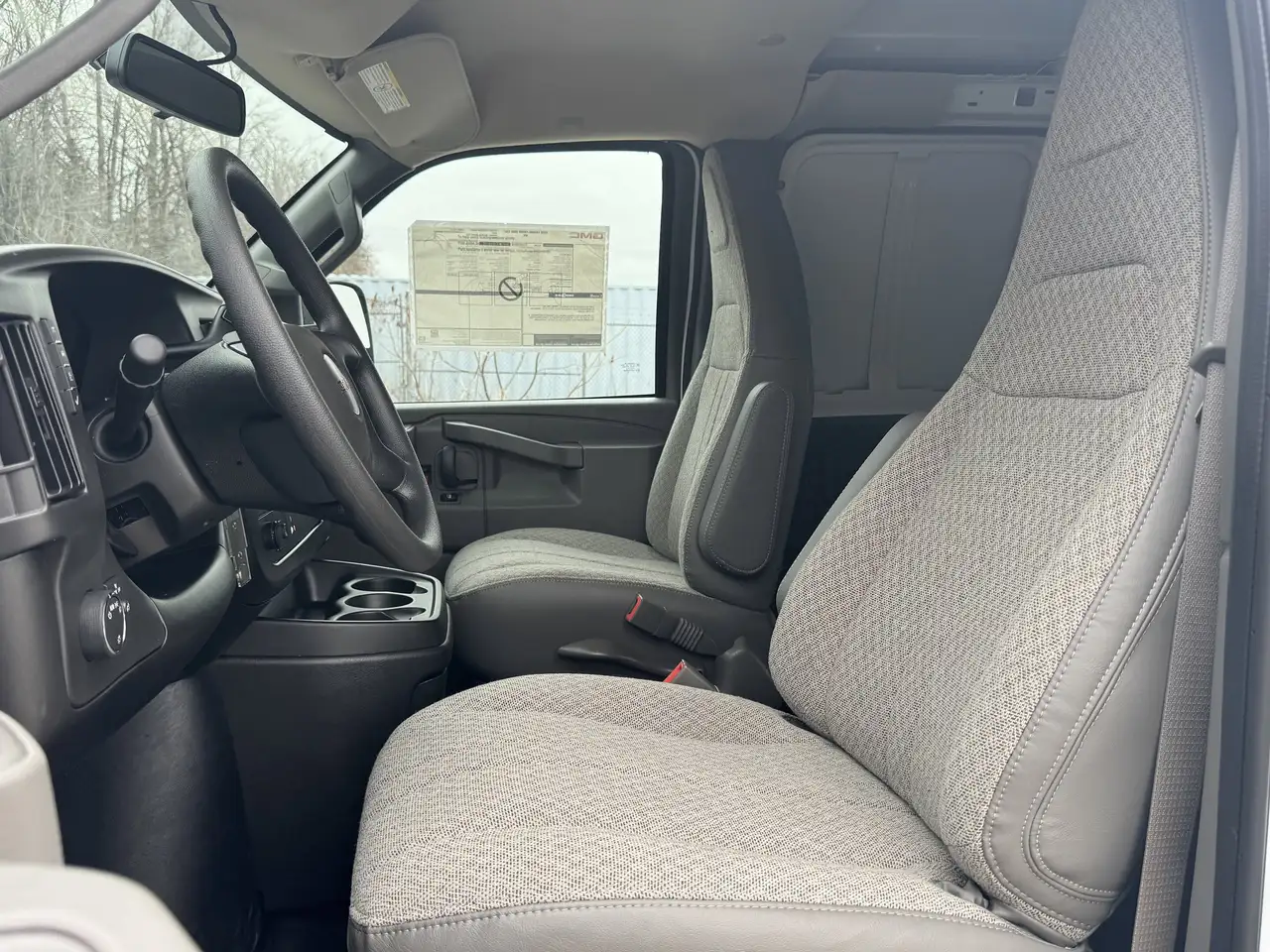 GMC Savana снимка GMC Savana