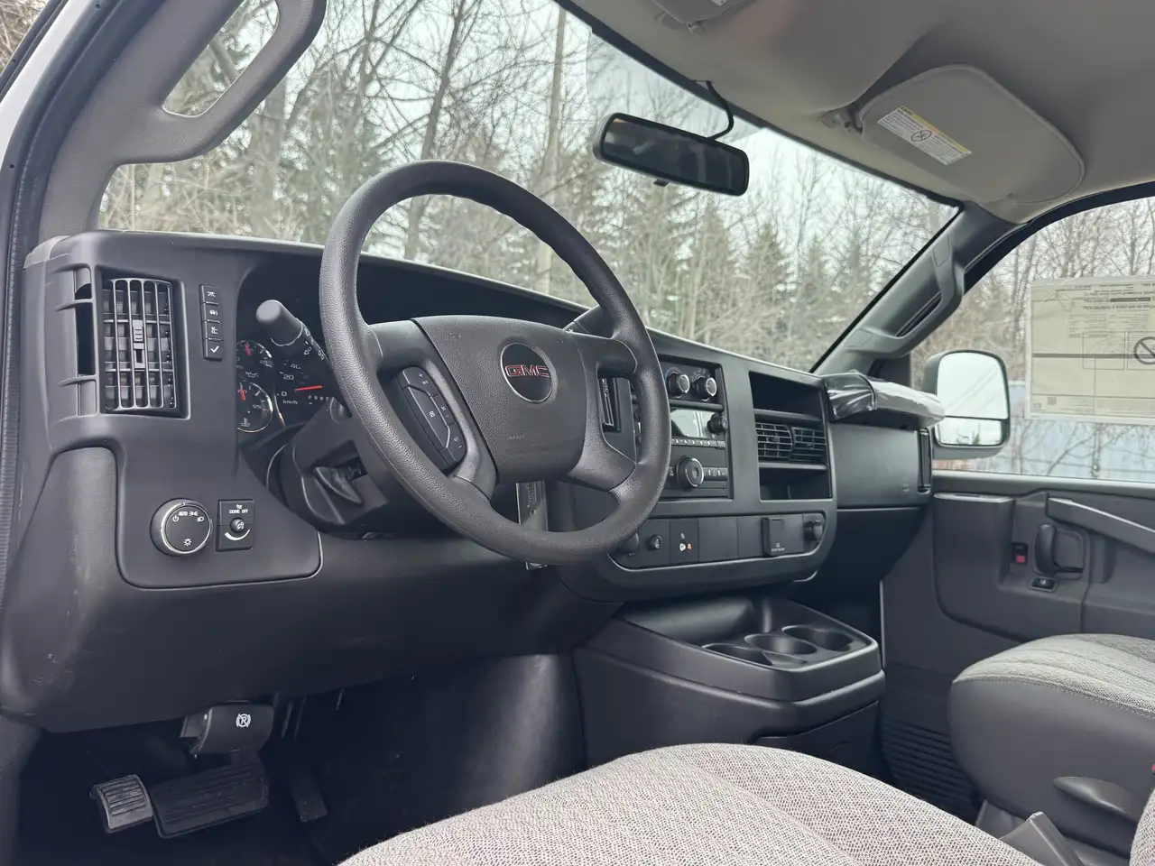 GMC Savana снимка GMC Savana
