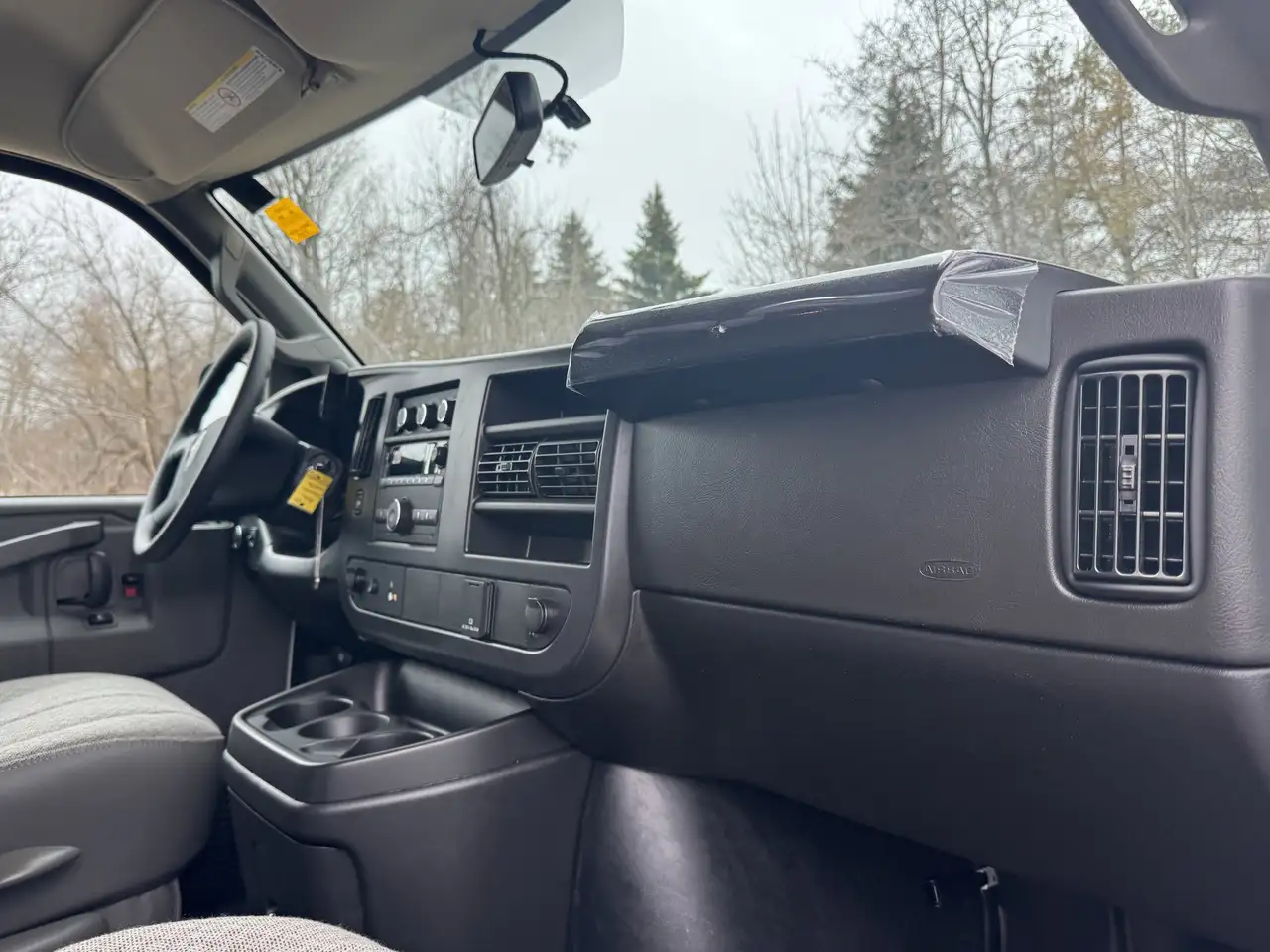 GMC Savana снимка GMC Savana