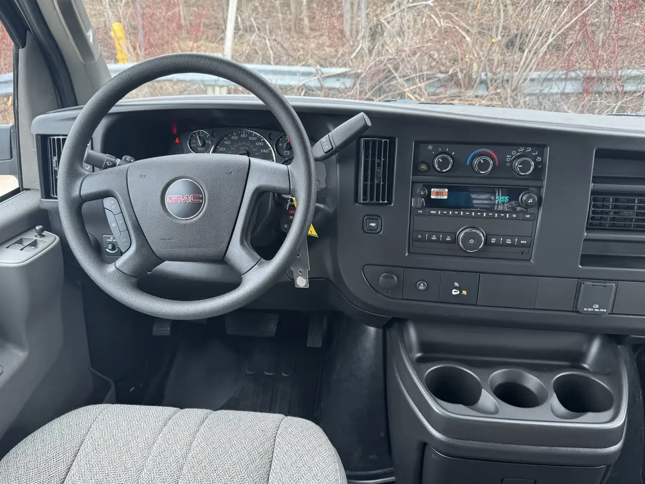 GMC Savana снимка GMC Savana