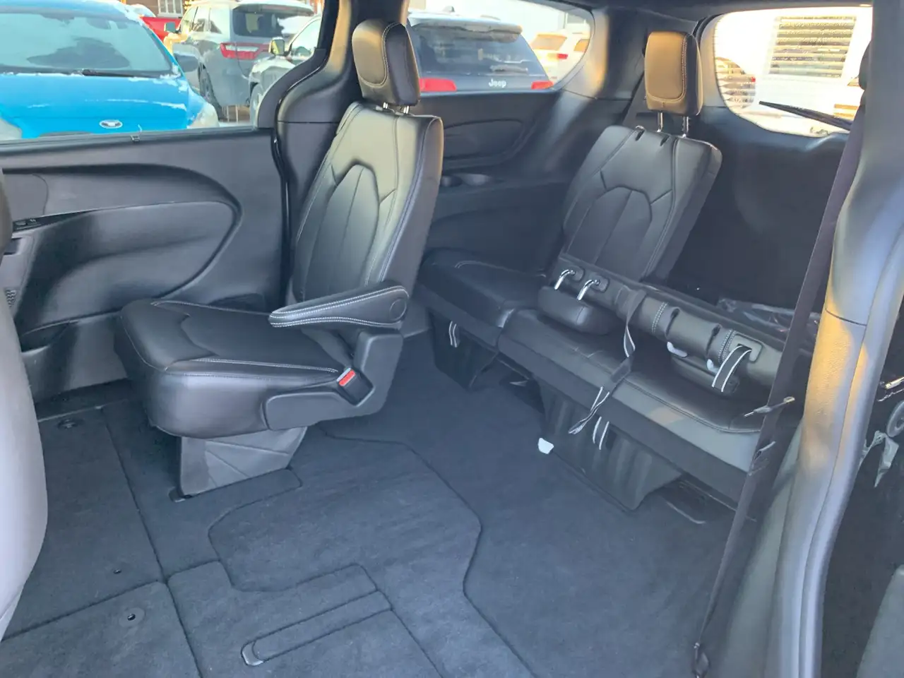 Chrysler Grand Caravan photo Chrysler Grand Caravan