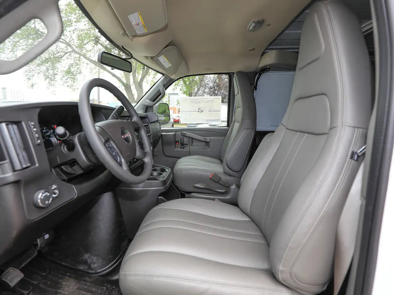 GMC Savana fotografie GMC Savana