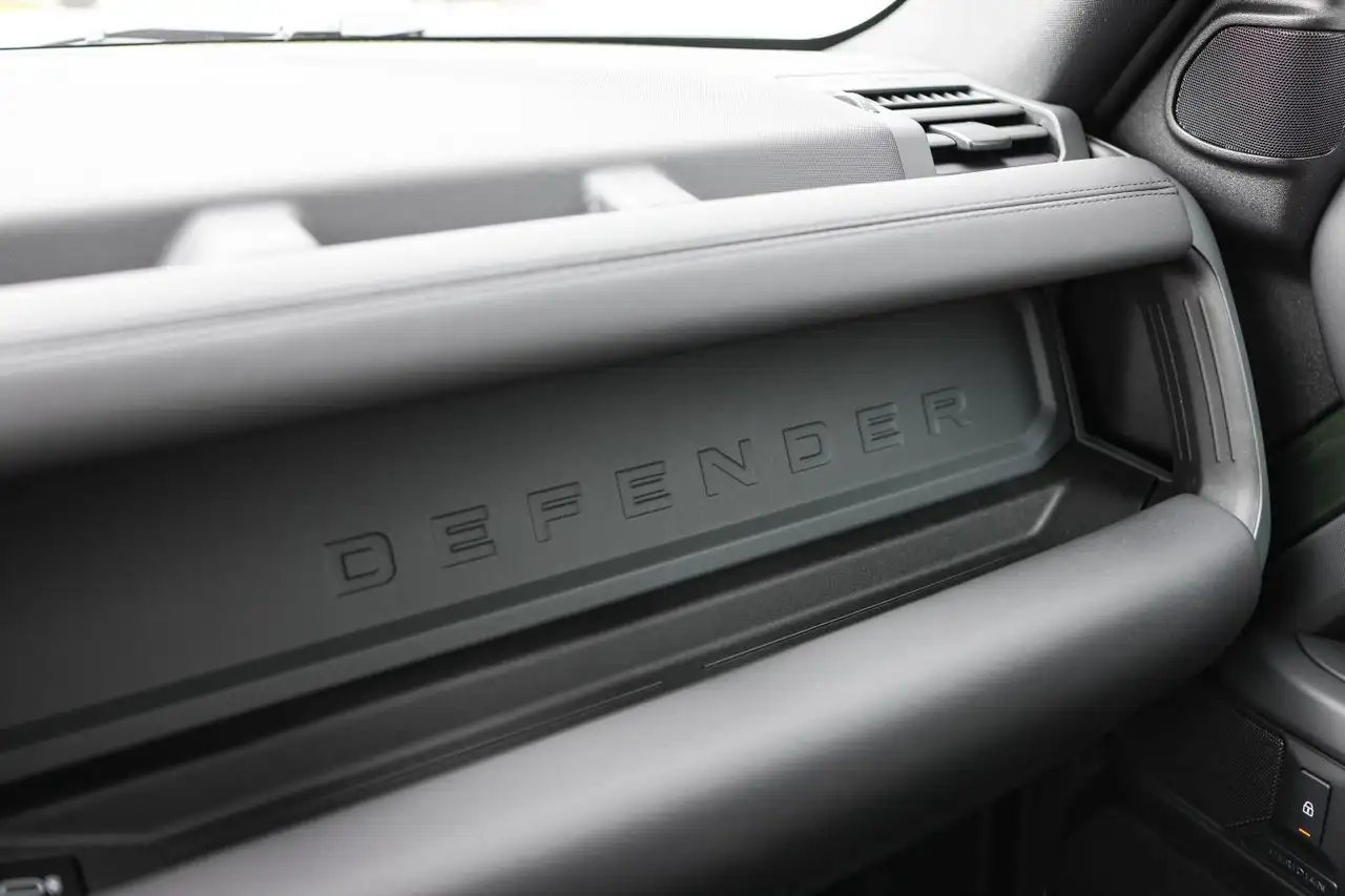 Land Rover Defender снимка Land Rover Defender