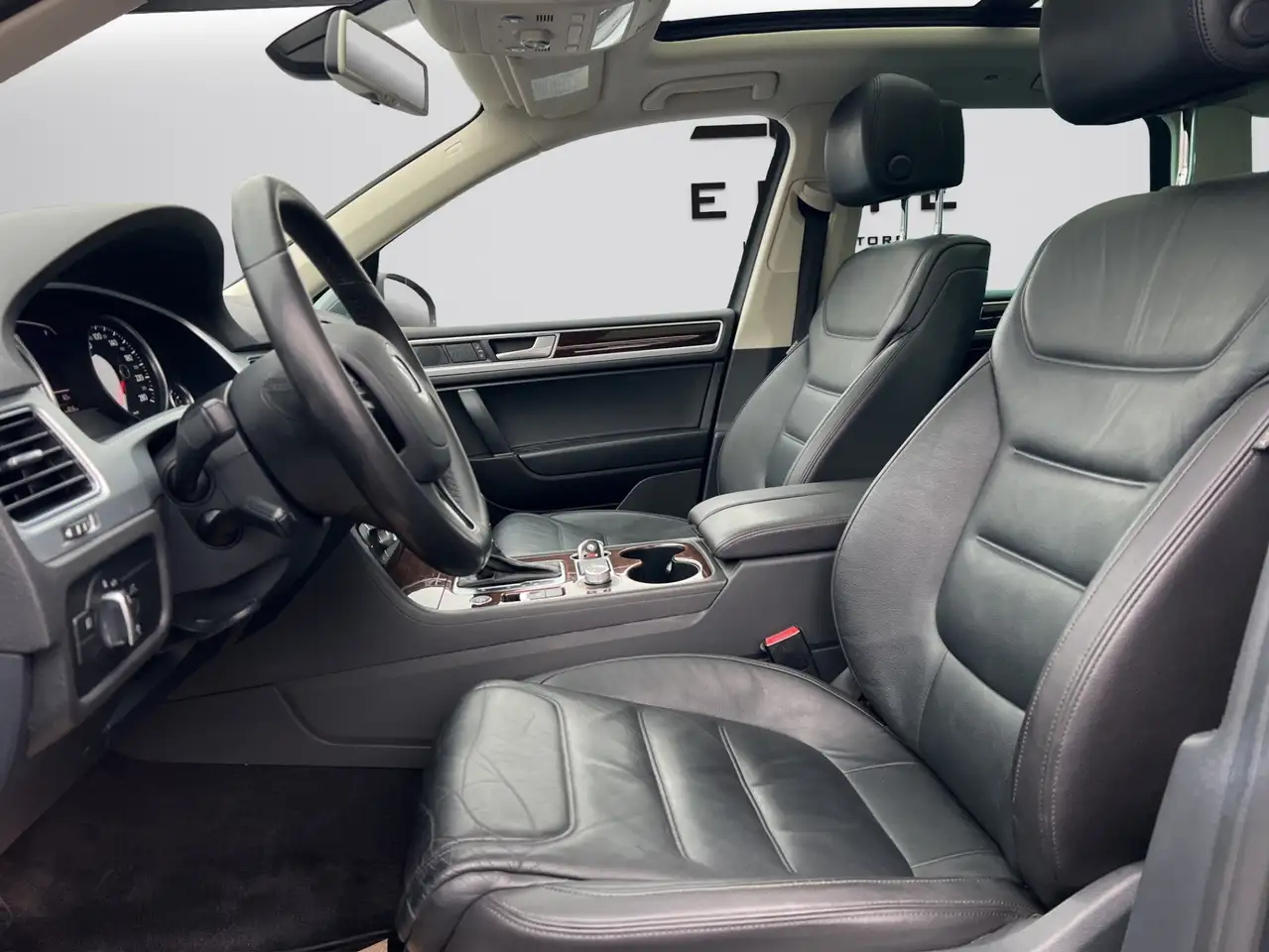 Volkswagen Touareg снимка Volkswagen Touareg