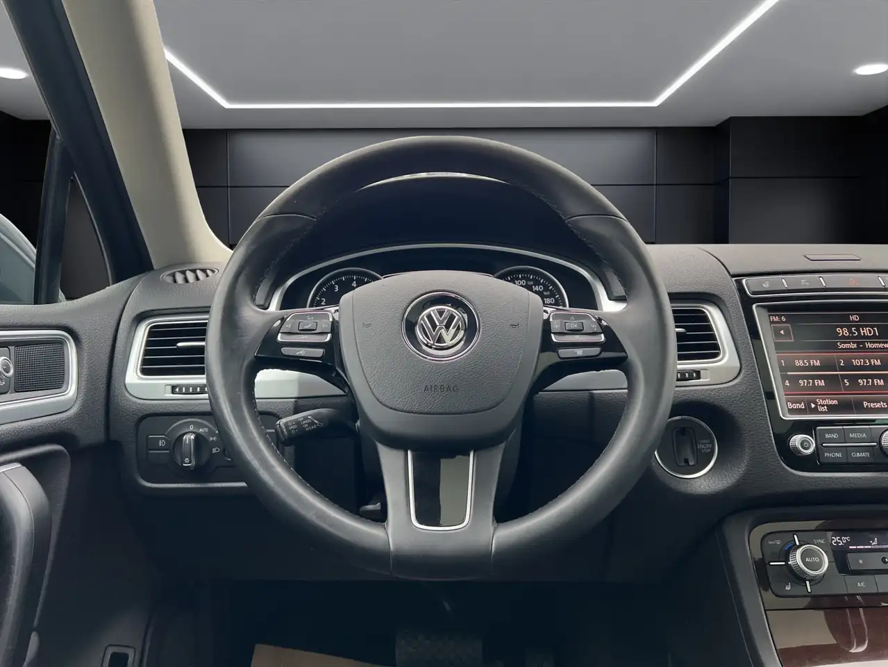 Volkswagen Touareg снимка Volkswagen Touareg