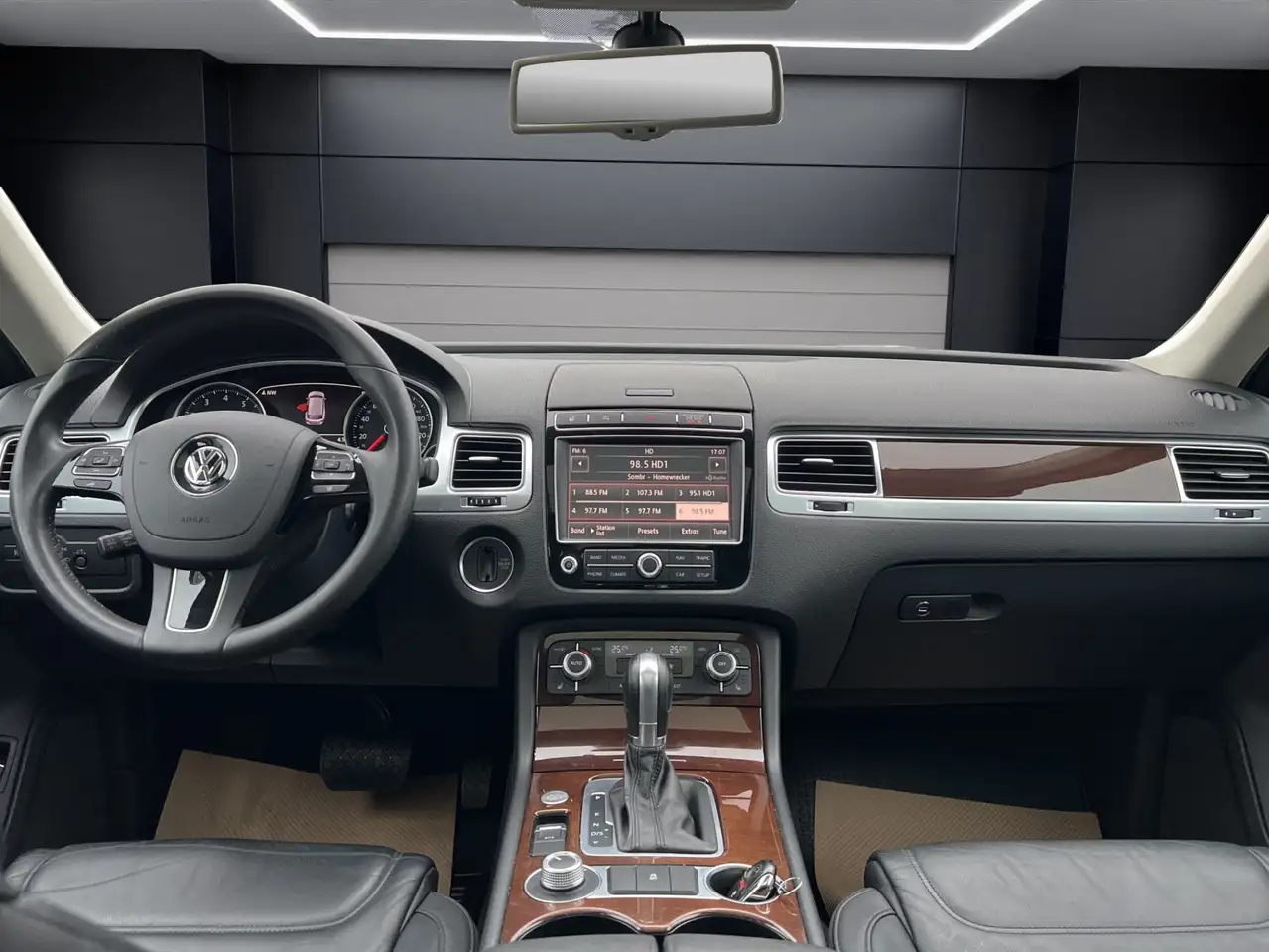 Volkswagen Touareg снимка Volkswagen Touareg