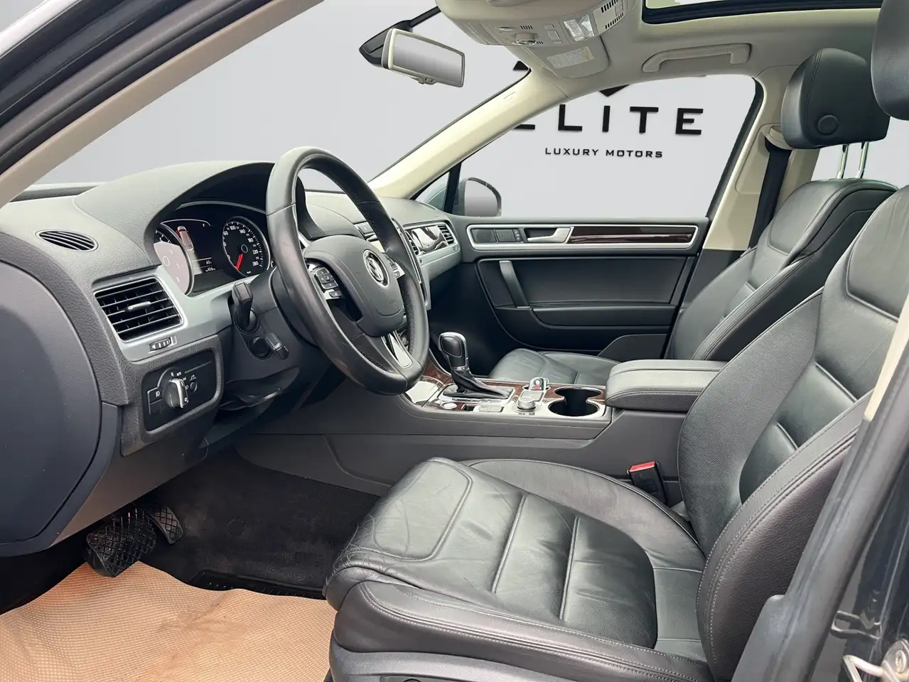 Volkswagen Touareg снимка Volkswagen Touareg