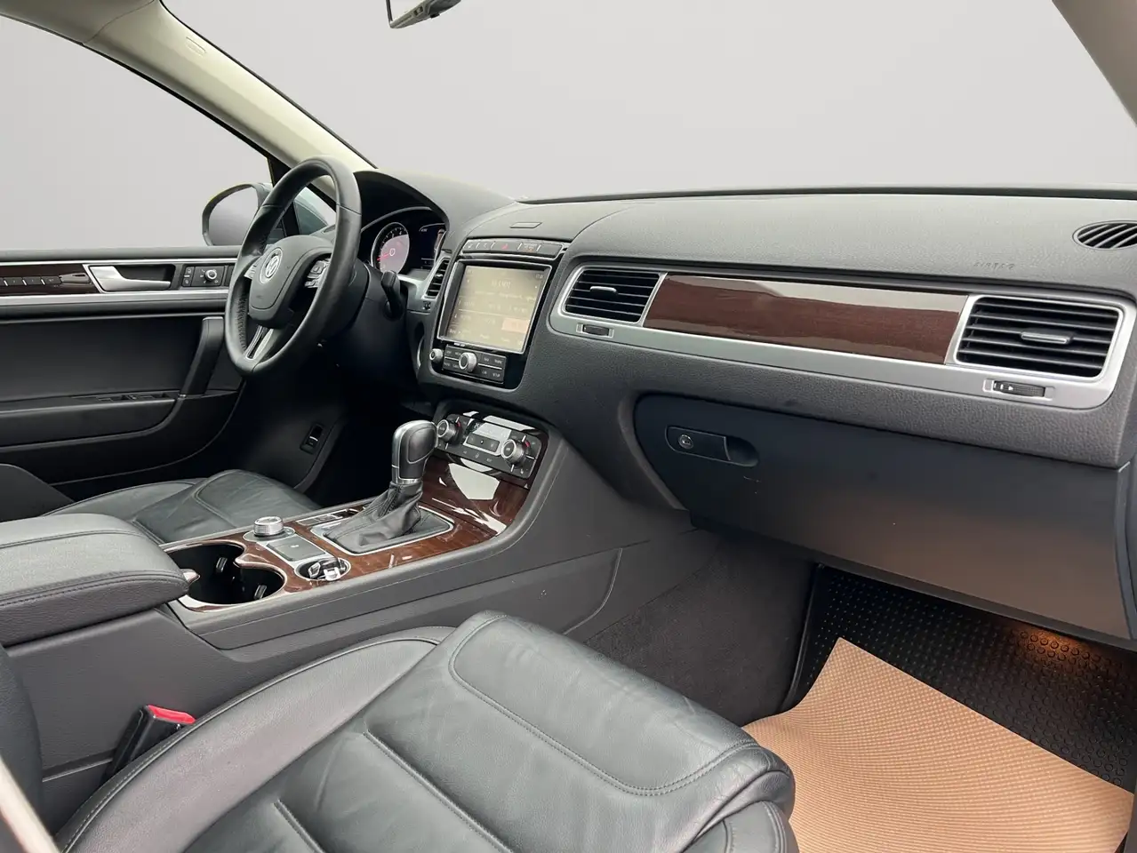 Volkswagen Touareg снимка Volkswagen Touareg