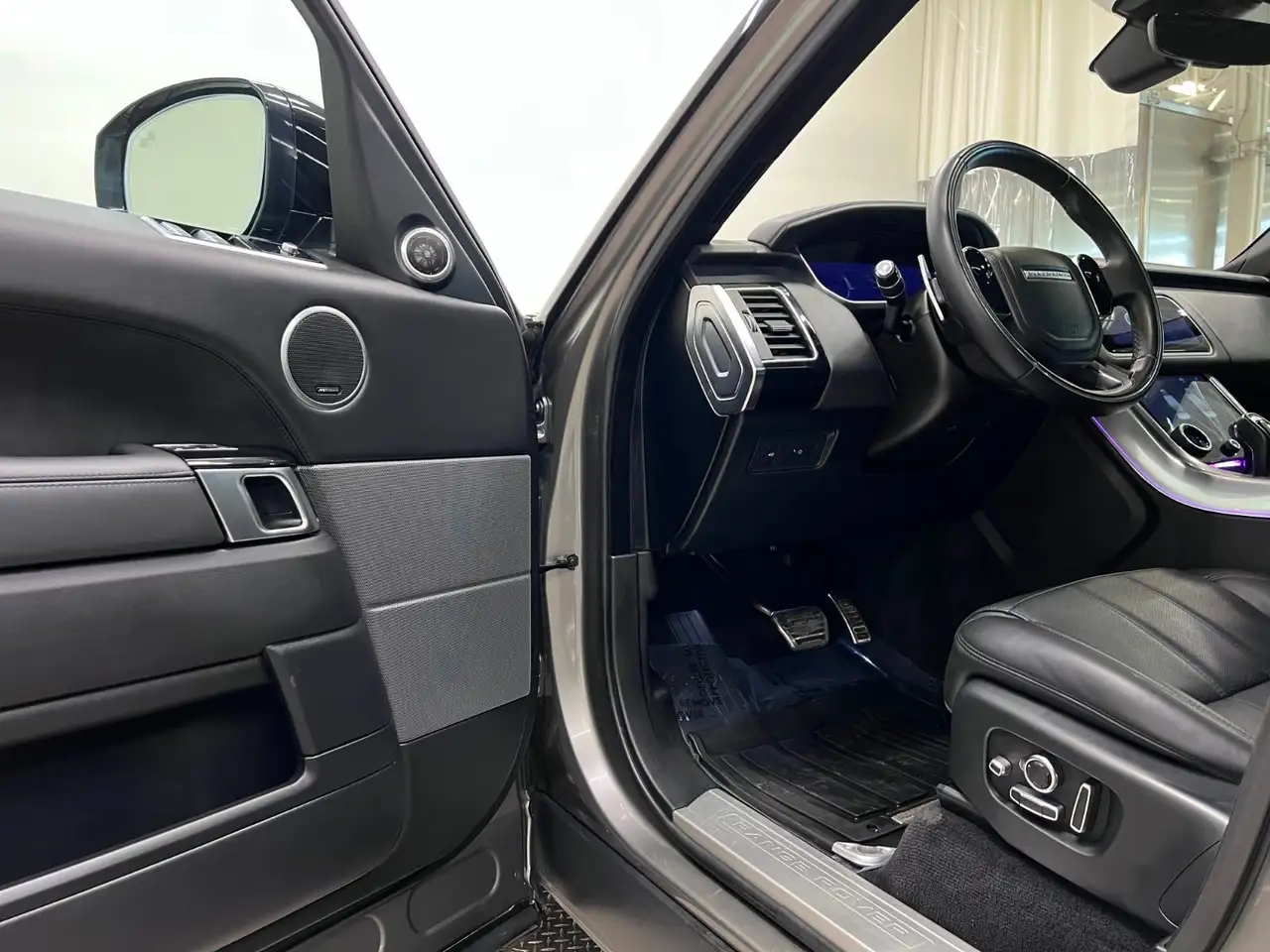 Land Rover Range Rover Sport снимка Land Rover Range Rover Sport