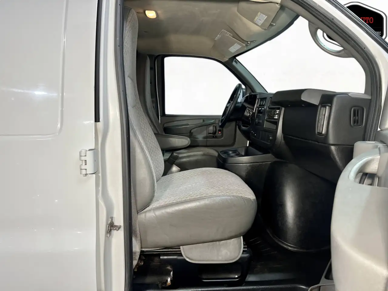 GMC Savana снимка GMC Savana