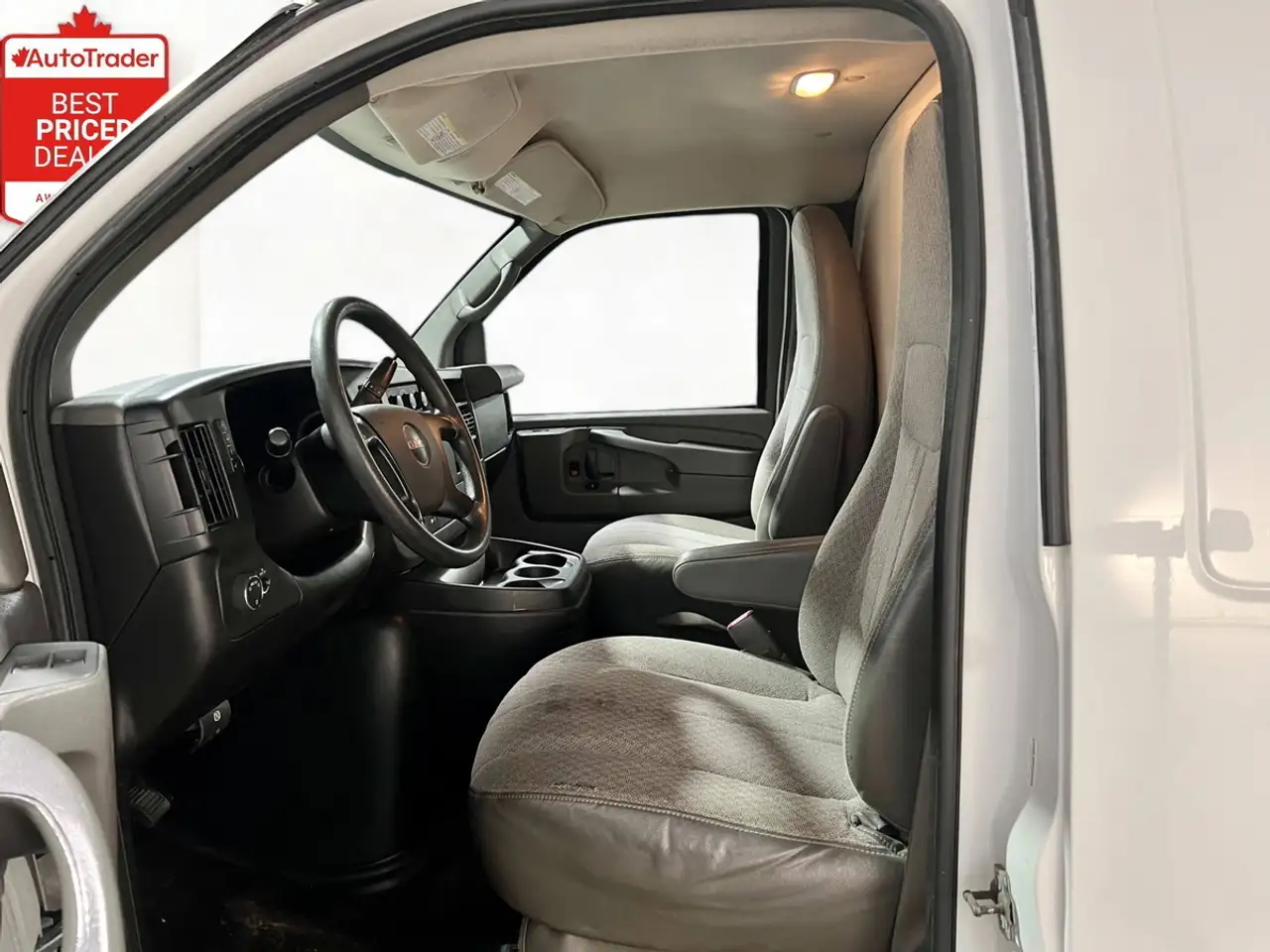 GMC Savana снимка GMC Savana