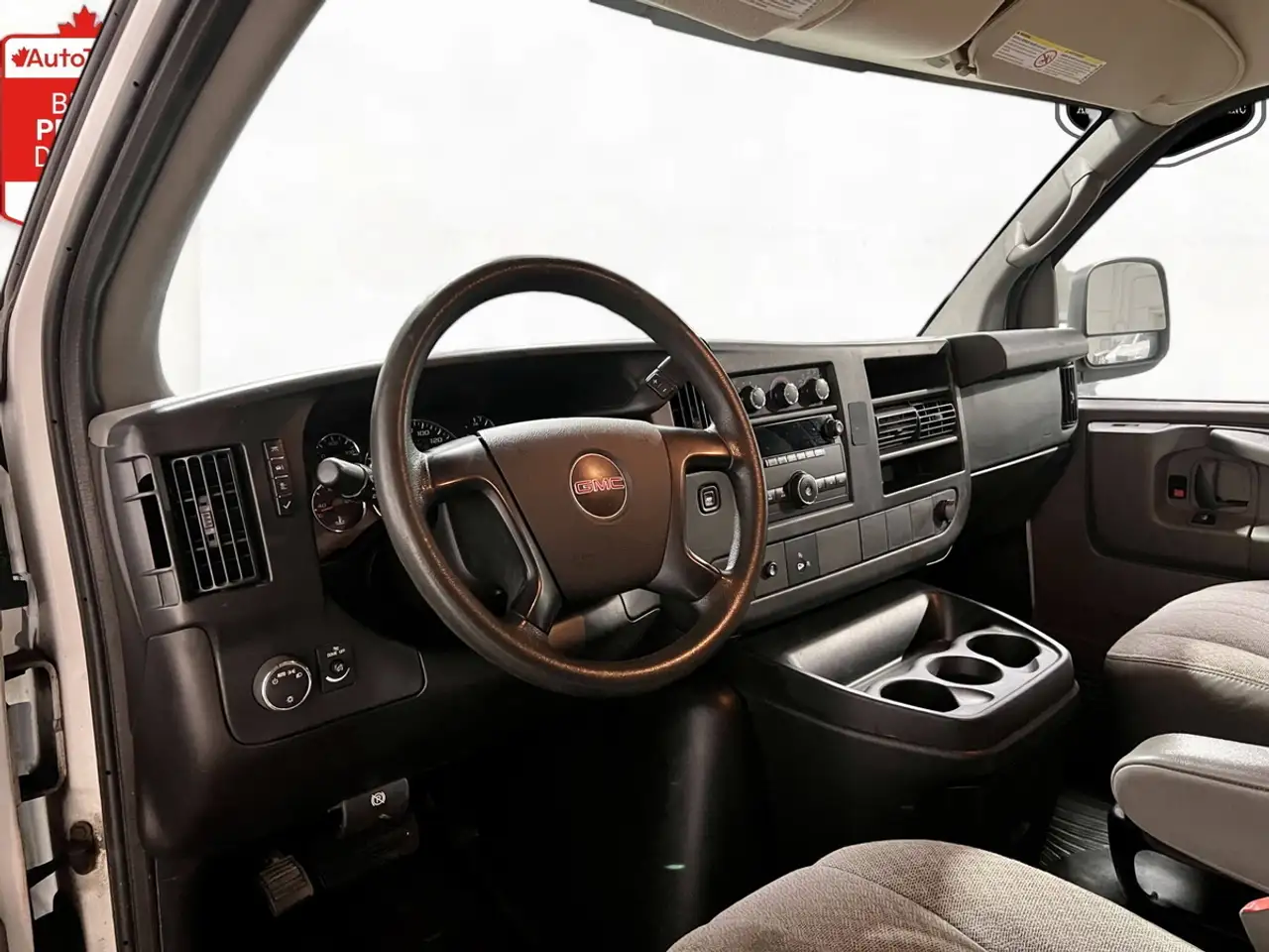 GMC Savana снимка GMC Savana