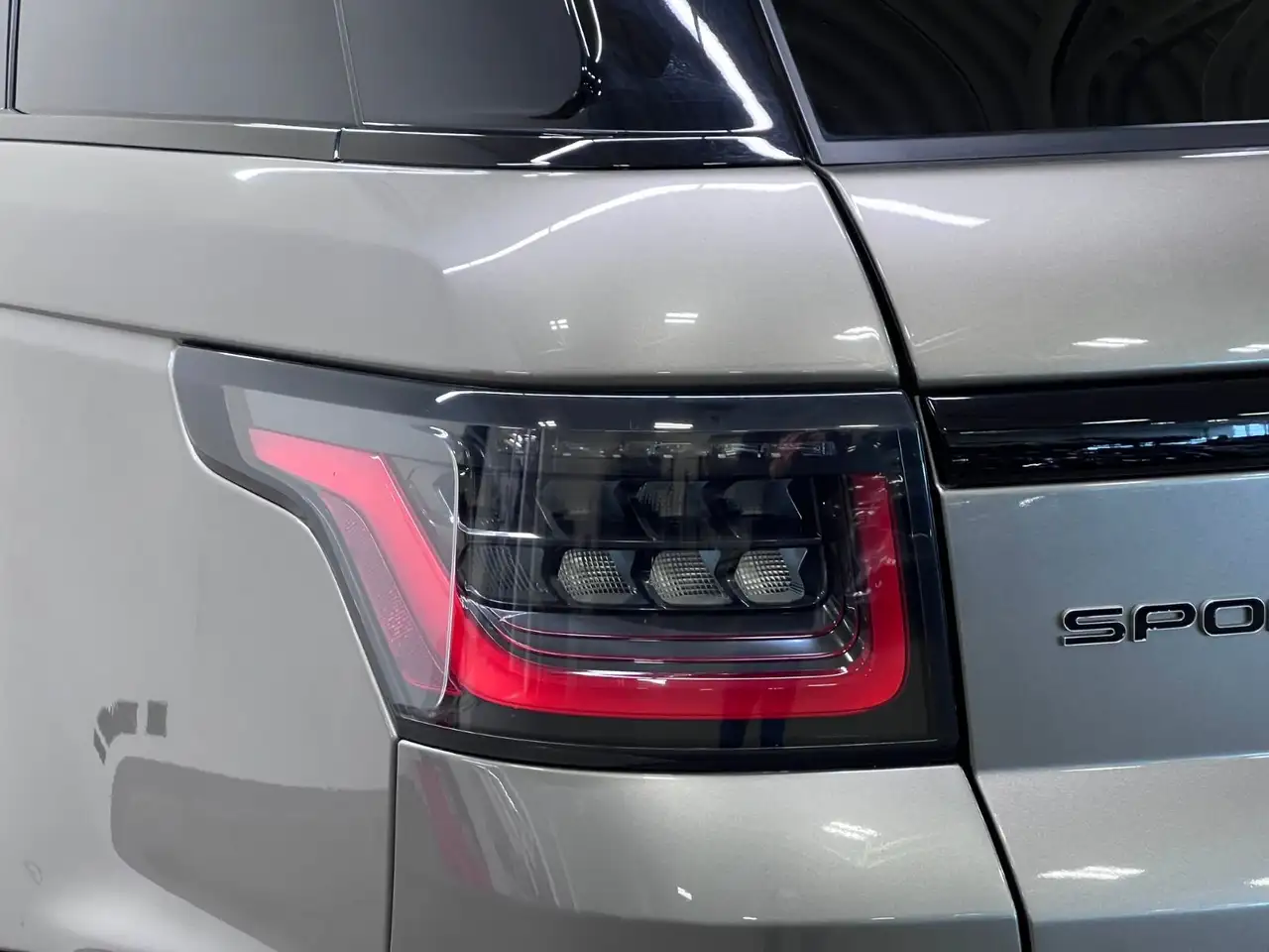 Land Rover Range Rover Sport снимка Land Rover Range Rover Sport
