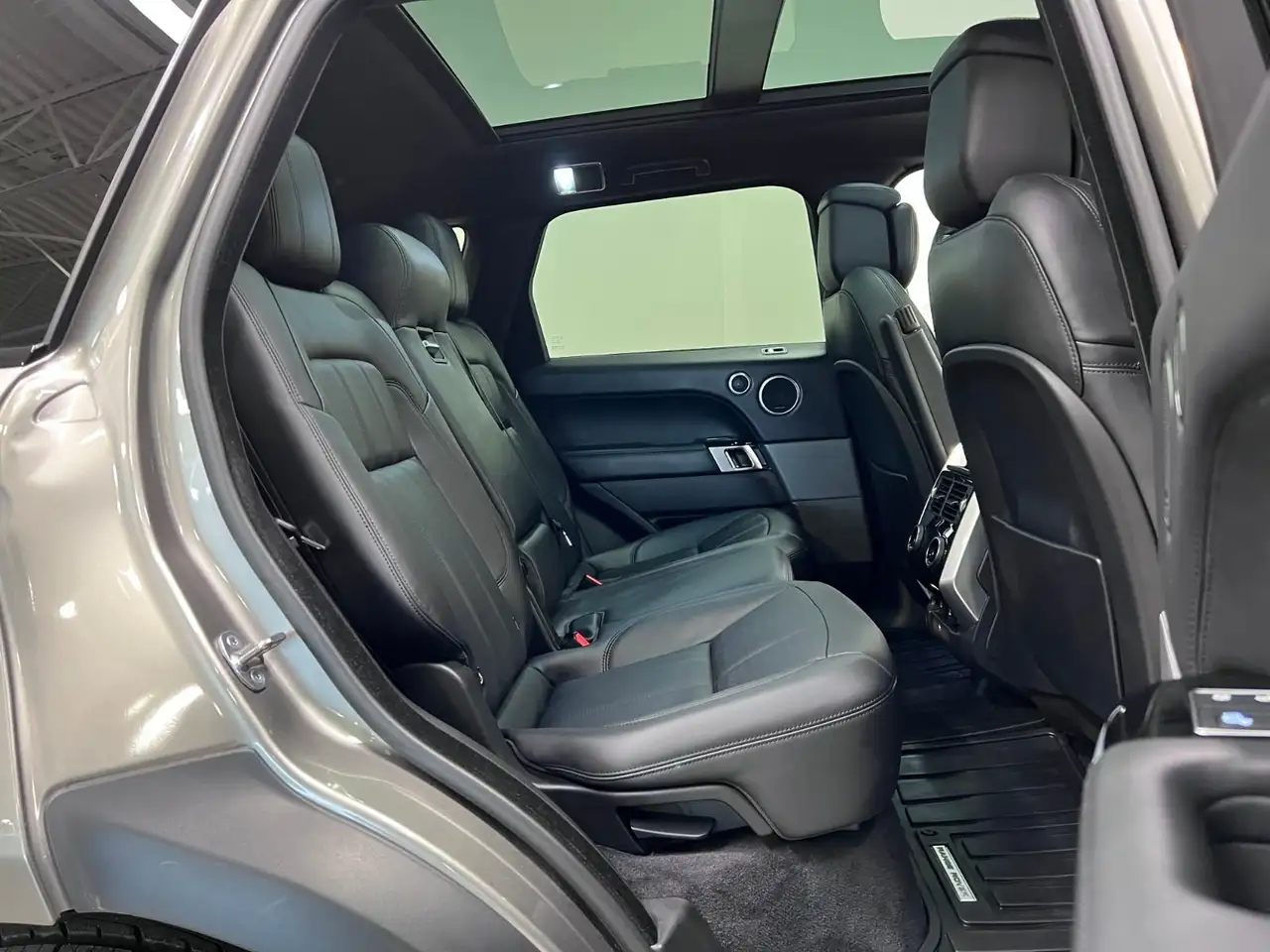 Land Rover Range Rover Sport снимка Land Rover Range Rover Sport