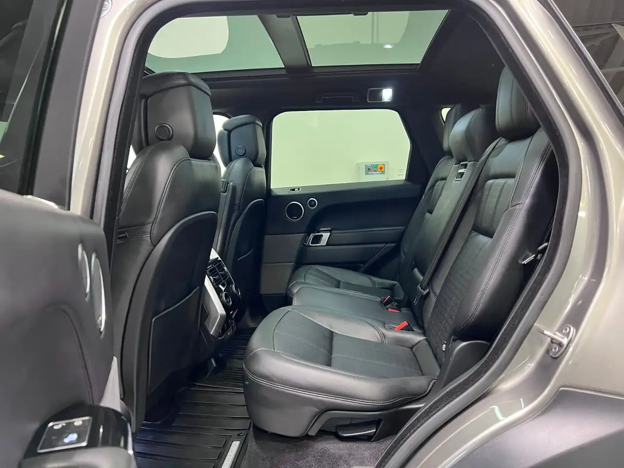 Land Rover Range Rover Sport снимка Land Rover Range Rover Sport