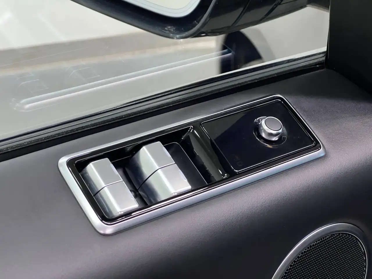 Land Rover Range Rover Sport снимка Land Rover Range Rover Sport