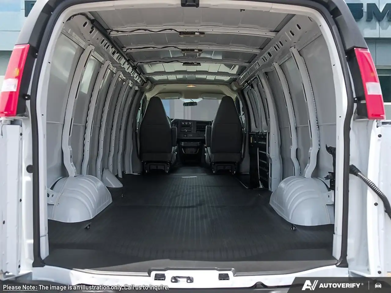 GMC Savana снимка GMC Savana