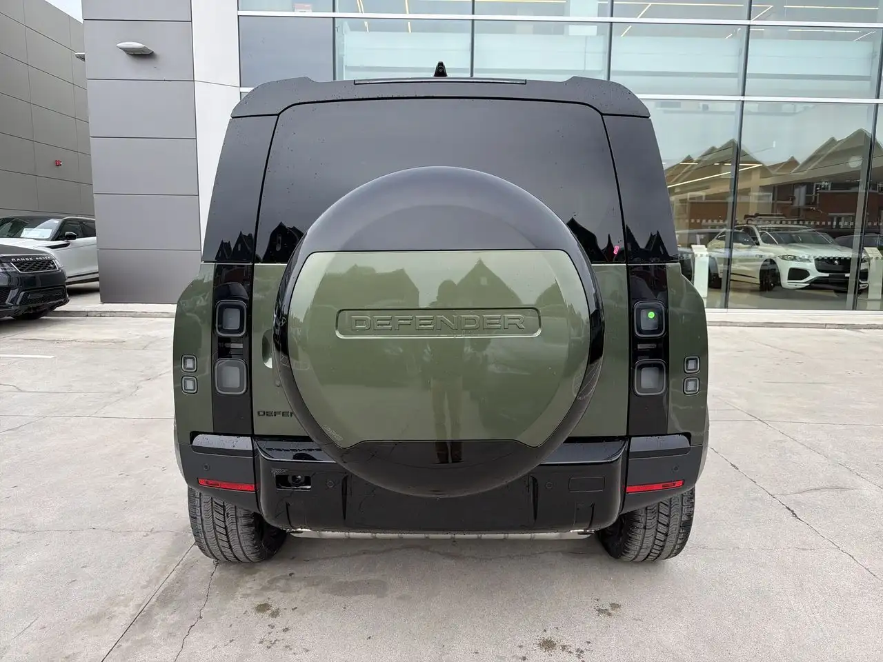 Land Rover Defender photo Land Rover Defender