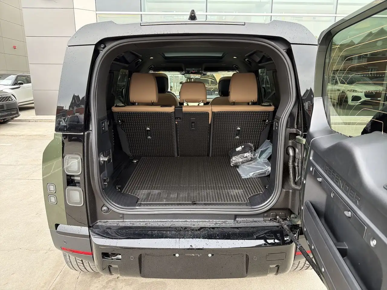 Land Rover Defender photo Land Rover Defender