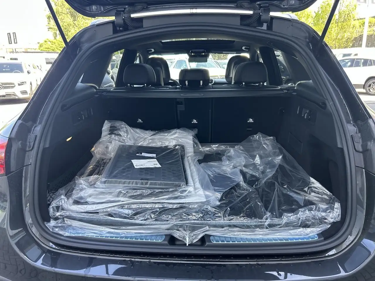 Mercedes-Benz GLC снимка Mercedes-Benz GLC