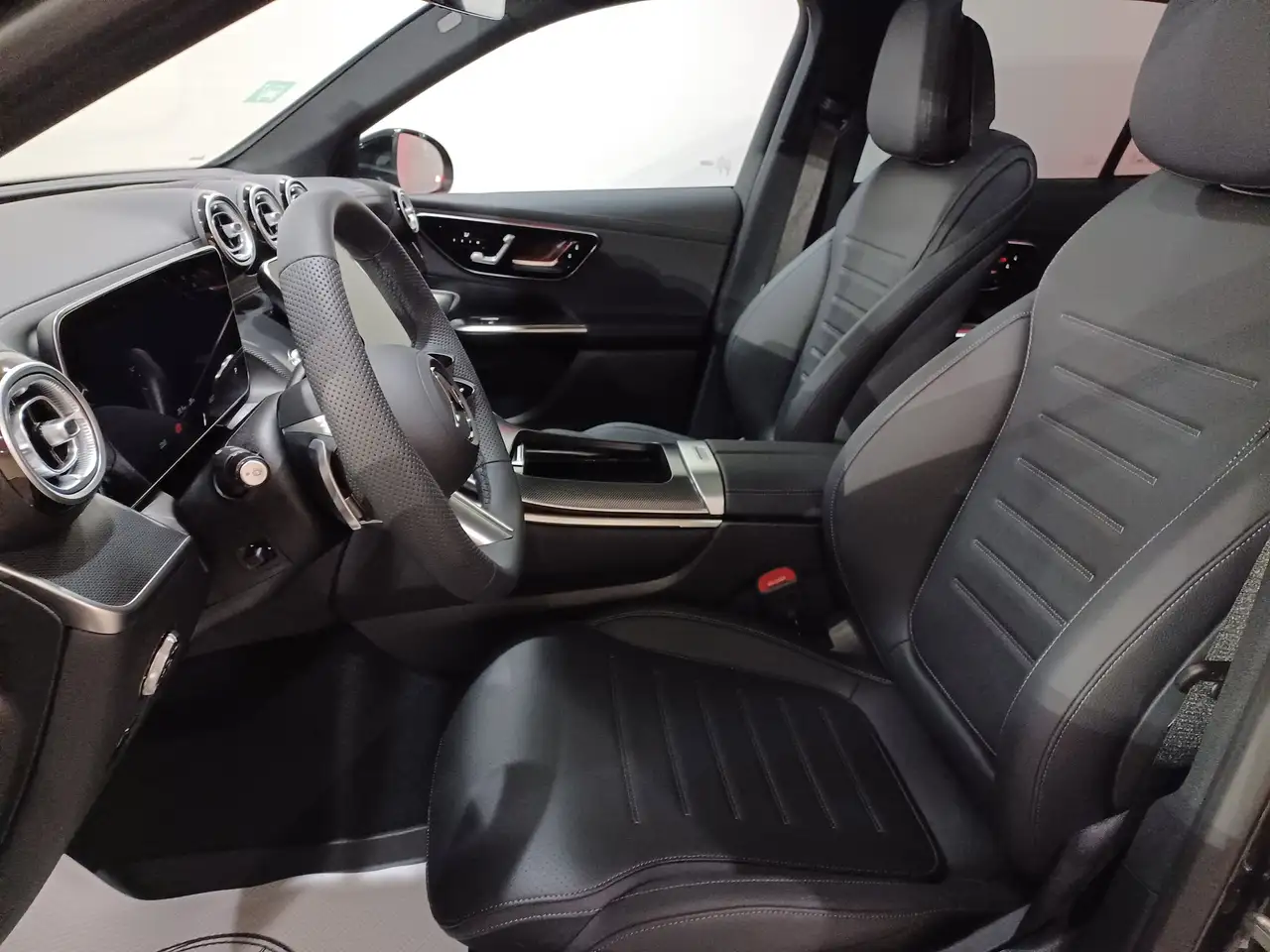 Mercedes-Benz GLC снимка Mercedes-Benz GLC